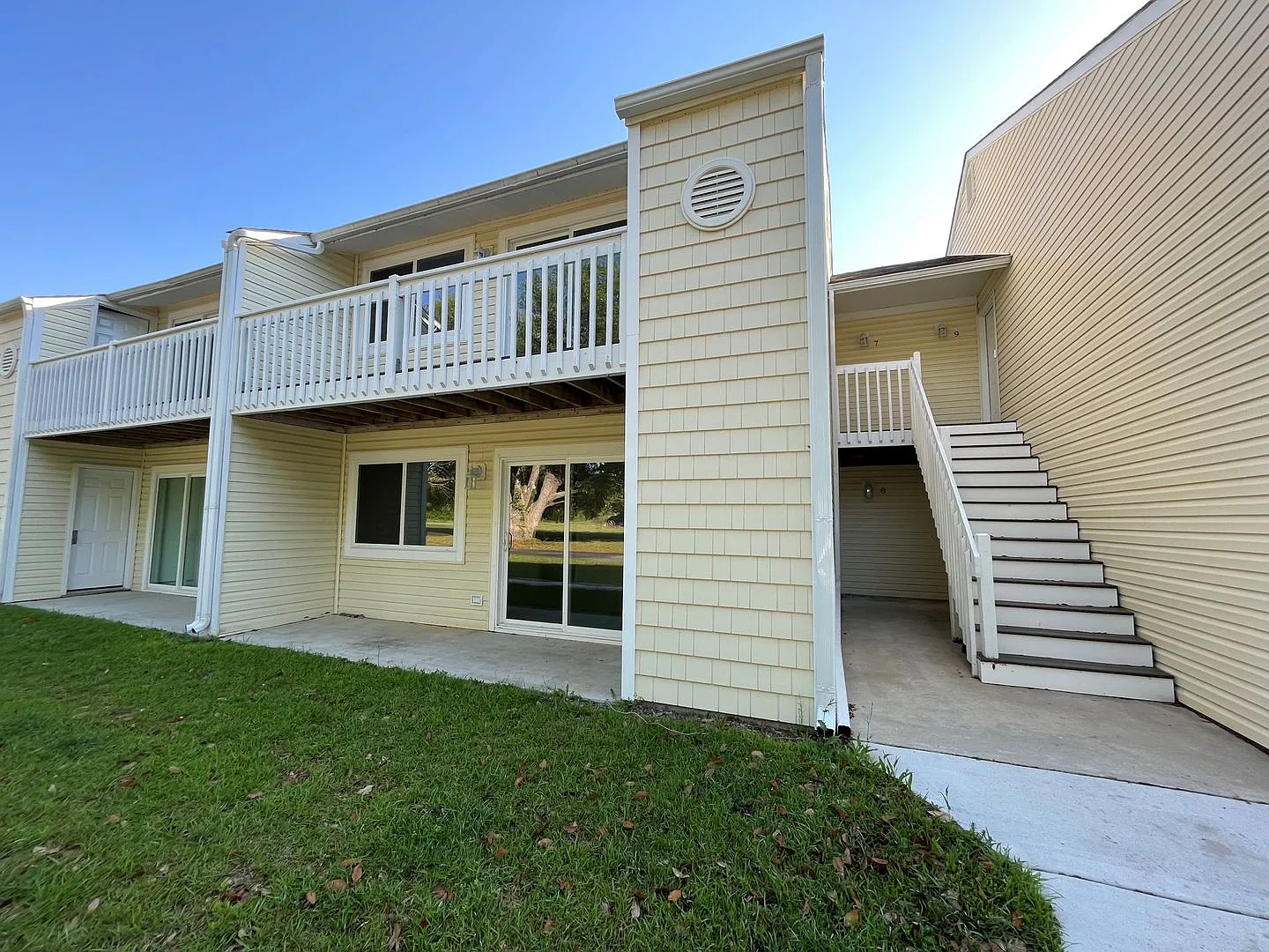 Updated two bedroom condo in Hampstead! — Photo 2