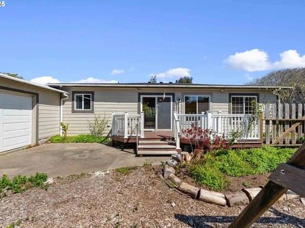 520 Bandon Ave SW, Bandon, OR 97411