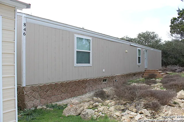 846 Inglewood Dr — Photo 3