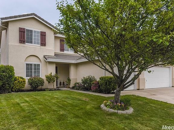 2nd image of 4437 Voltaire Dr