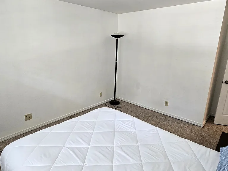 530 NW Carolyn Ln — Photo 35