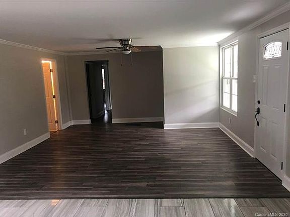 3rd image of 2604 Crescent Ln