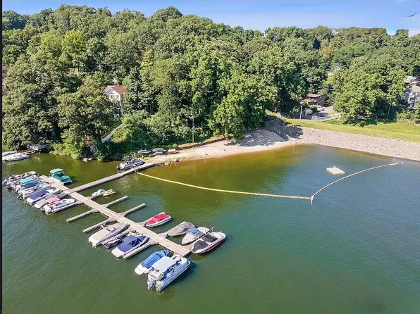 1 Acre Dr, Danbury, CT 06811