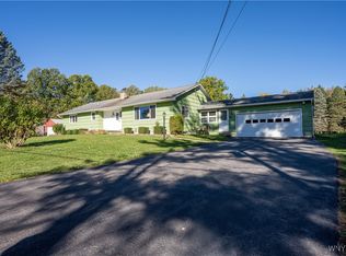 9091 Ernest Rd, Middleport, NY 14105