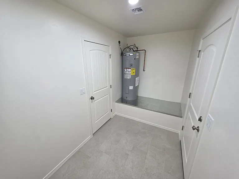 1185 Yesal Ct — Photo 8