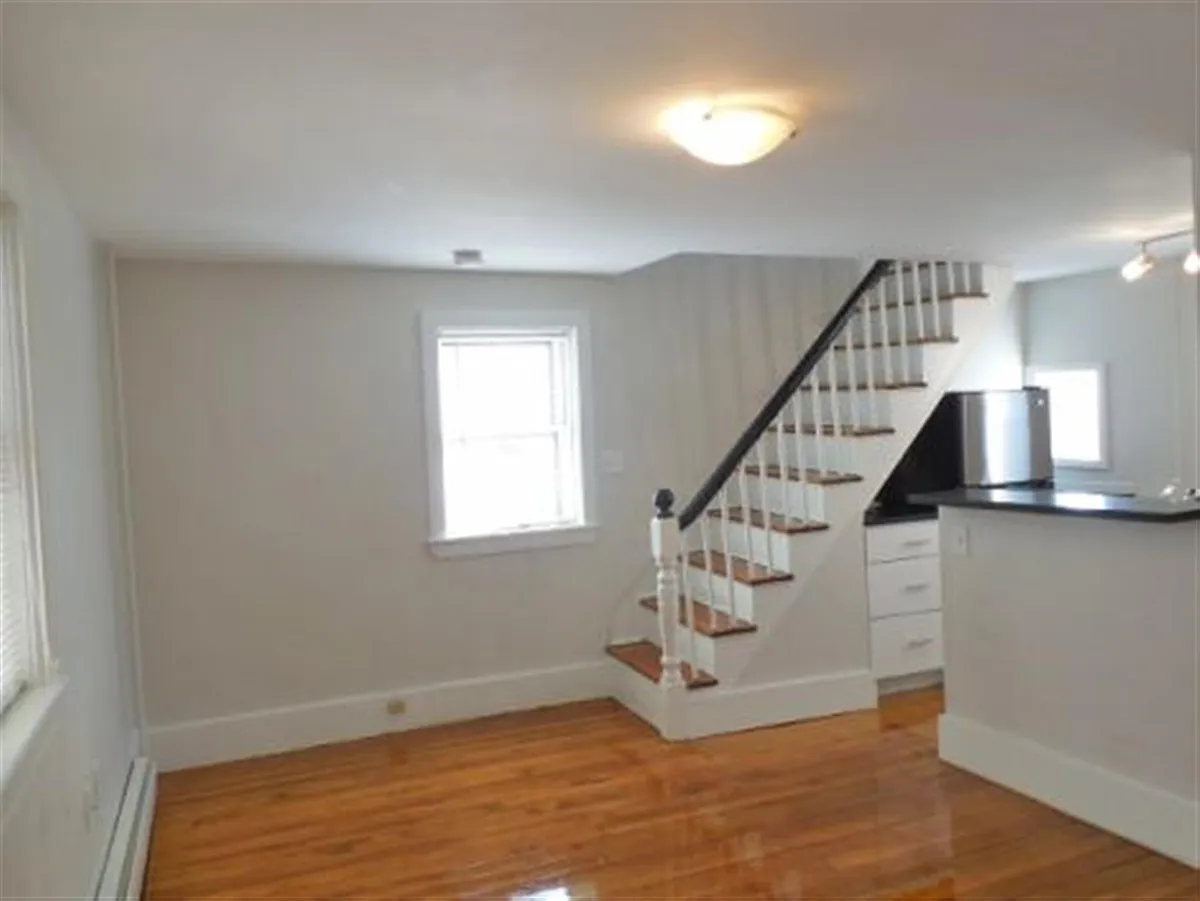 Building Photo - 10 Smith Ave #2