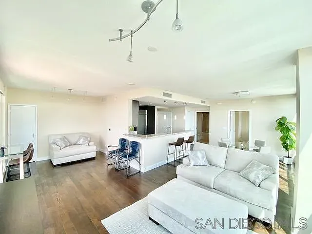 325 7th Ave #2102 — Photo 9
