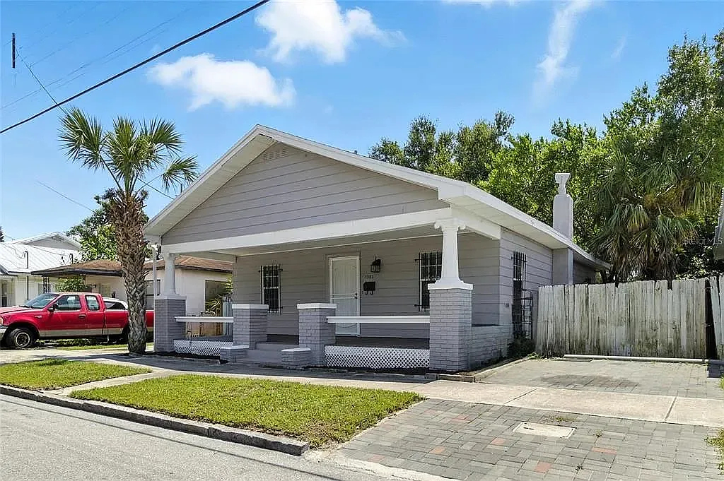 3 bed, 1036 sqft, $2,100 — Photo 3