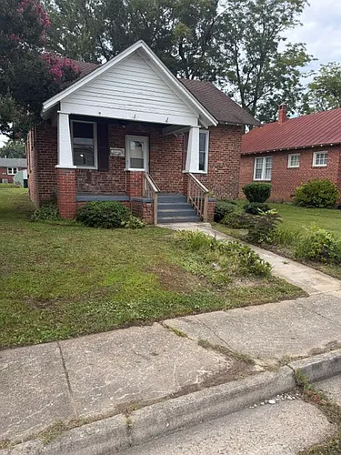 121 Richmond Ave Photo 1 121 Richmond Ave Photo 1