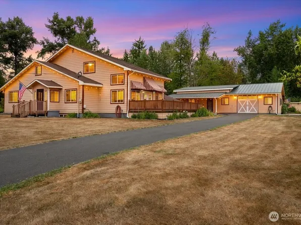 209 Emery Avenue N, South Prairie, WA 98385