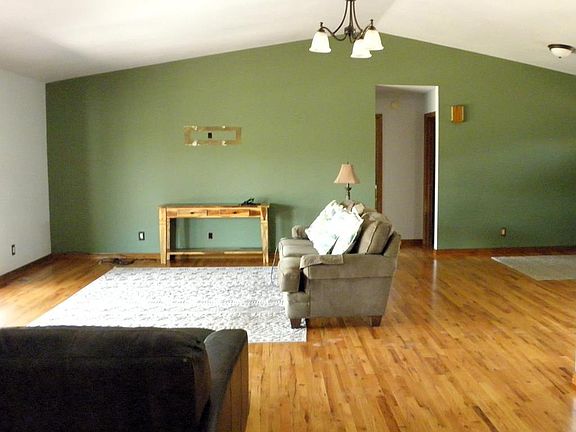 5th image of 324 W Scarsboro Dr