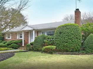 180 Bayville Ave, Bayville, NY 11709