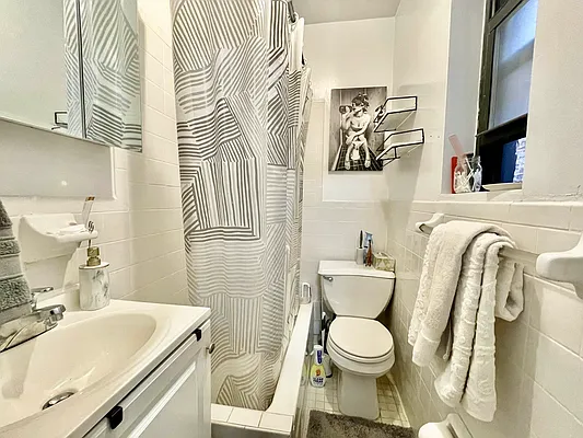 Rented by HOLTON REAL ESTATE INC. | media 18