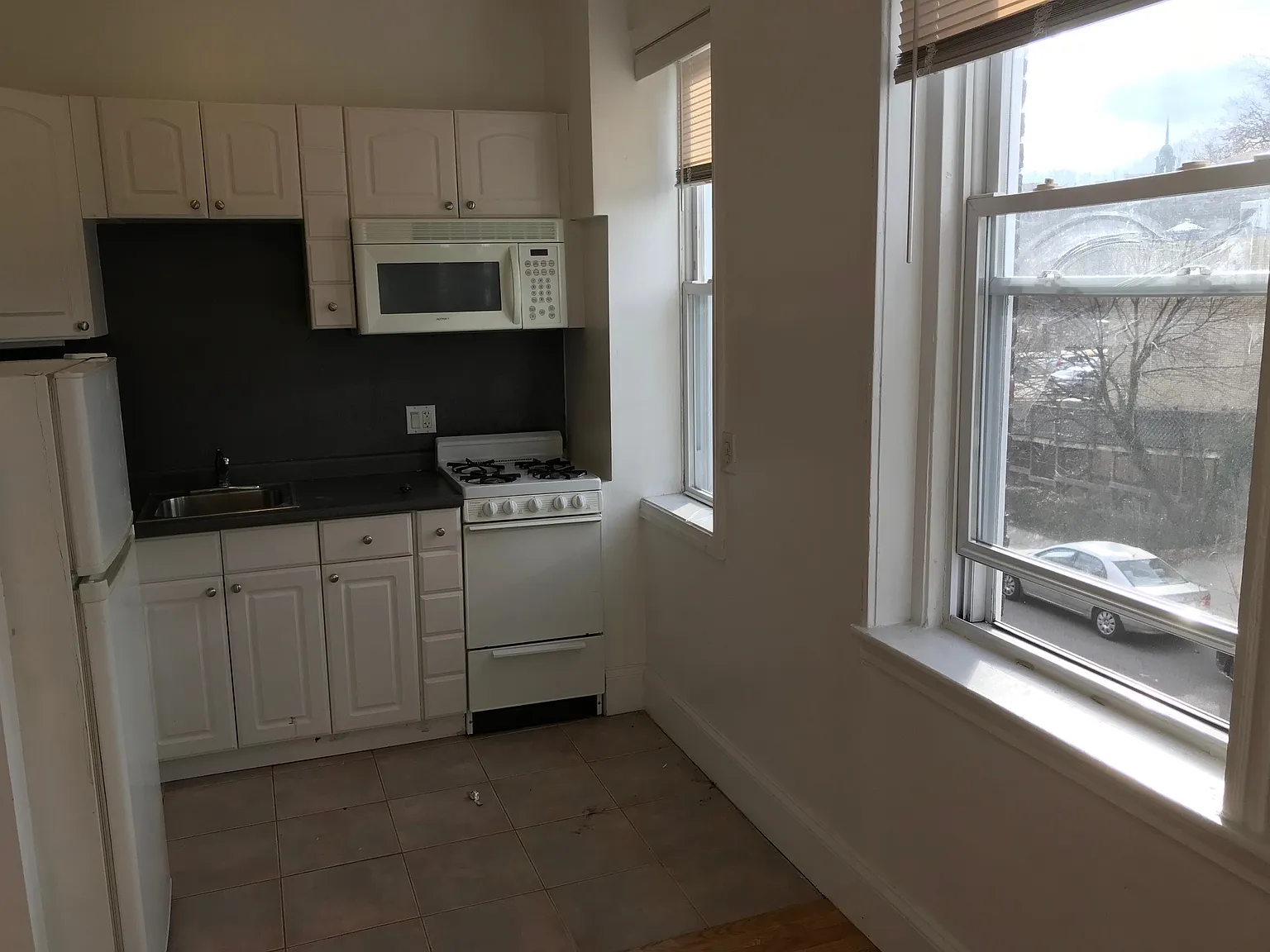 Studio, 307 sqft, $2,400 — Photo 3