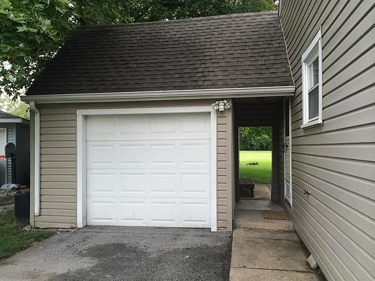 3 bed, 1.5 bath, 1524 sqft, $2,300 — Photo 3