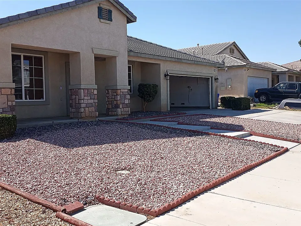 4 bed, 2343 sqft, $2,575 — Photo 3
