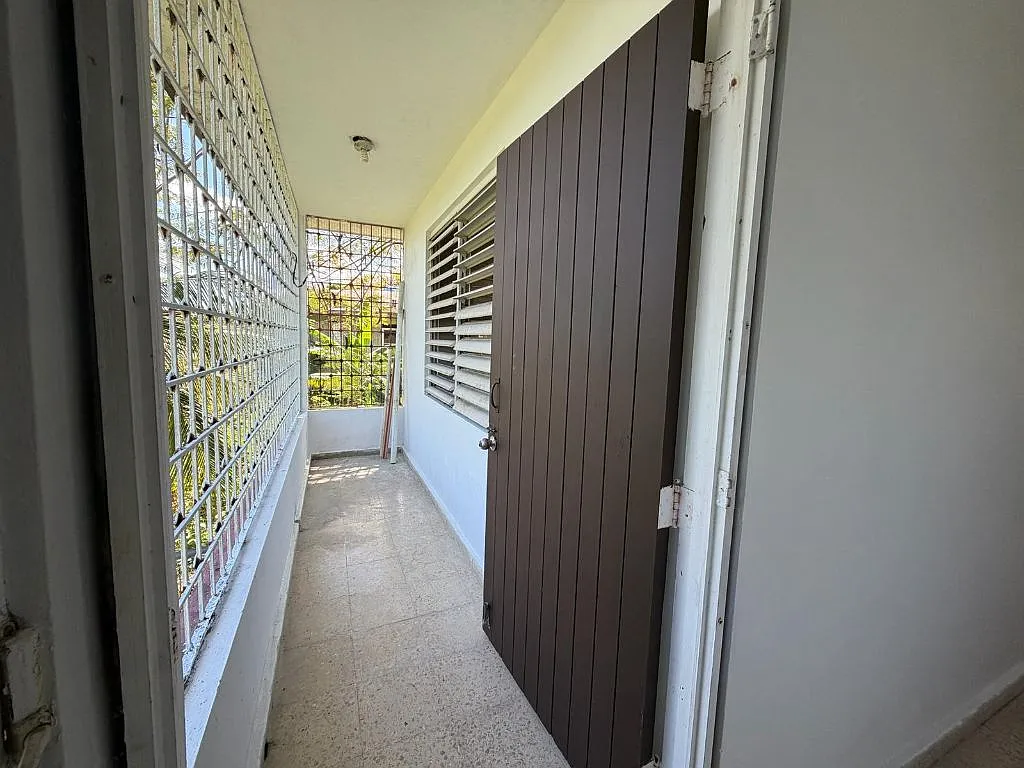 2 bed, 1.0 bath, 700 sqft, $750 — Photo 2