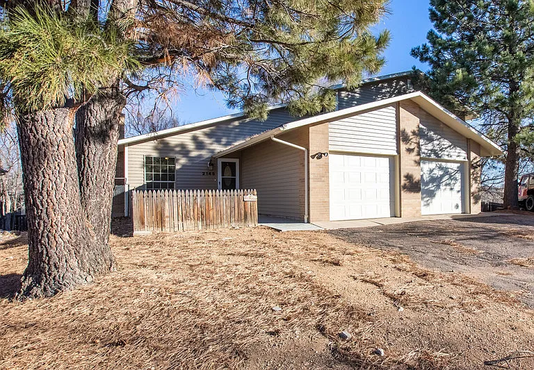 Twin home with 1 car garage