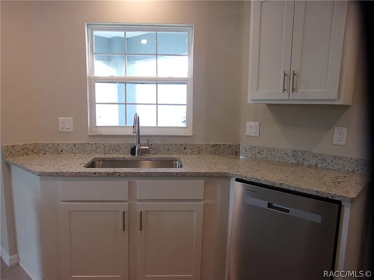 10494 S Drew Bryant Cir — Photo 8