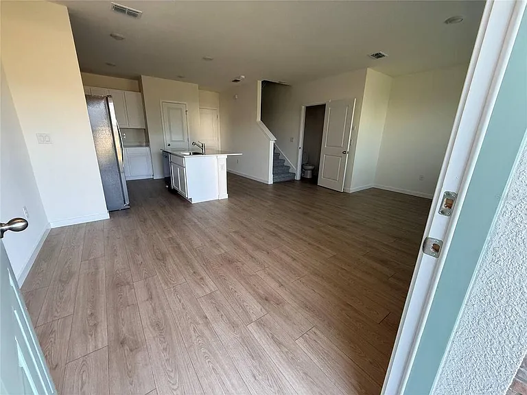 599 Preston Cove Dr — Photo 2