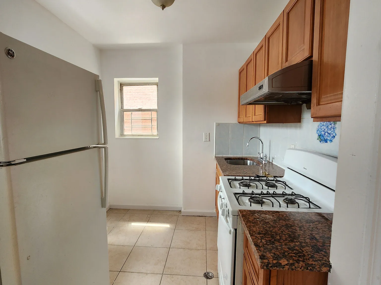 3 bed, 1100 sqft, $3,400 — Photo 4