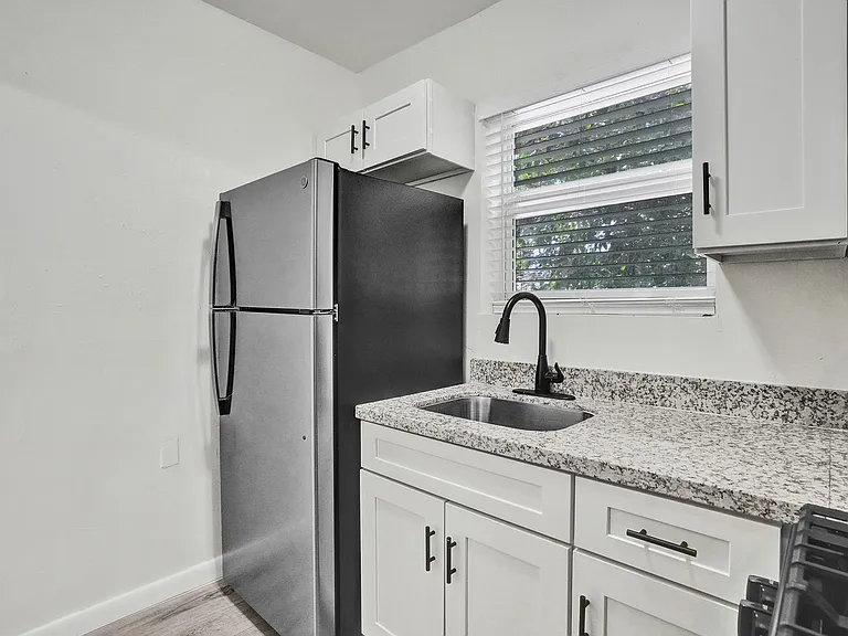 200 NW 13th St — Photo 6
