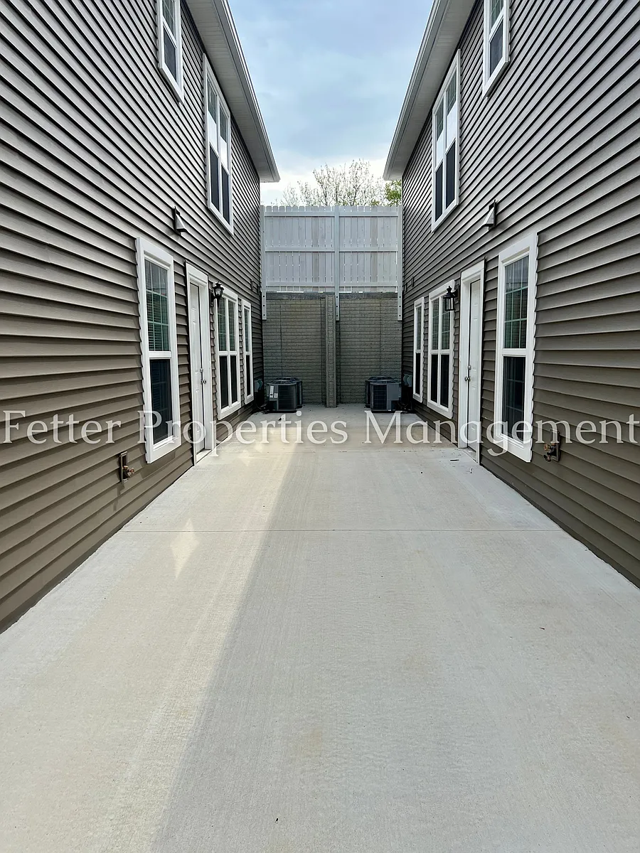 Building Photo - 5248 Canyon Cir #C