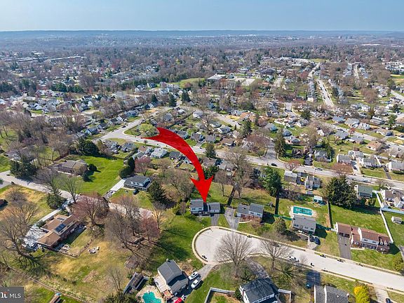 3rd image of 1900 Davis Dr