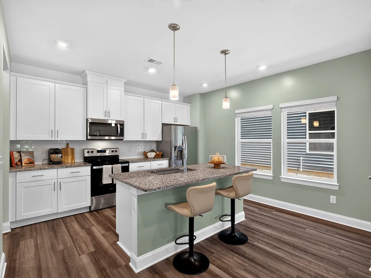 3 bed, 2102 sqft, $2,100 — Photo 1