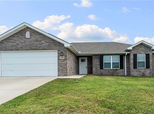 200 Post Oak Ave, Gentry, AR 72734