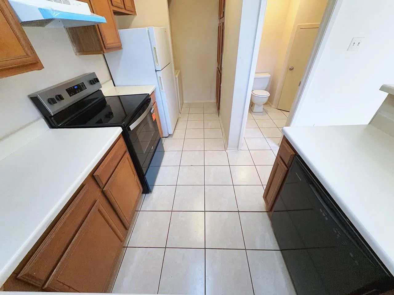1 bed, 1.5 bath, 840 sqft, $1,050 — Photo 4