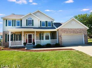 2 Cove Pointe Ct, Bloomington, IL