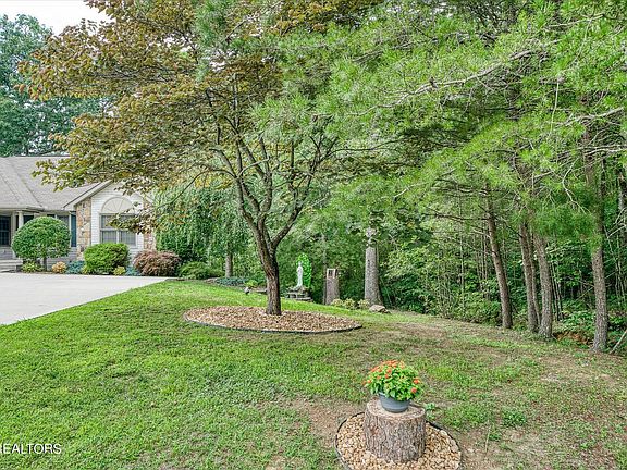 5th image of 32 Kingsbridge Ln