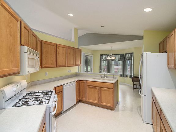 4th image of 188 Black Cherry Ln
