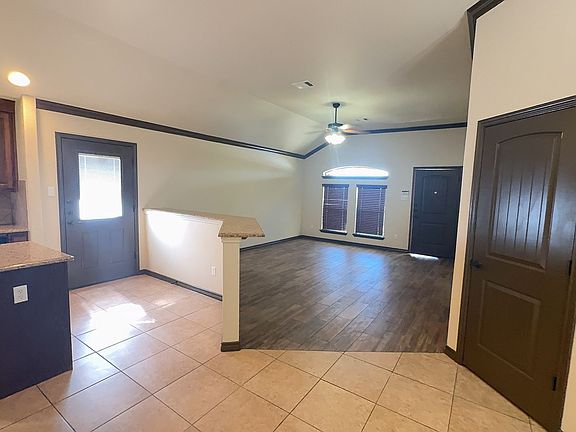 2nd image of 907 Safari Dr #B