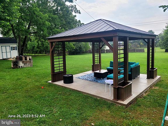 3rd image of 1170 S Trooper Rd