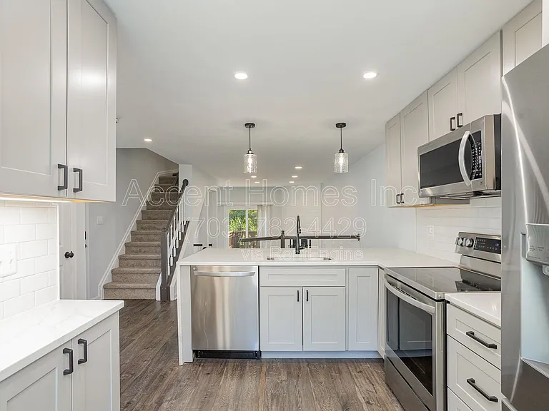7301 Castleberg Ct — Photo 13