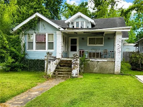 335 E 10th St, Baxter Springs, KS 66713