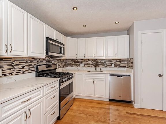 2nd image of 5 Kenmar Dr Unit 10