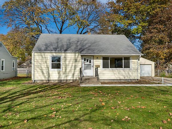 3rd image of 2211 Sharon Ave