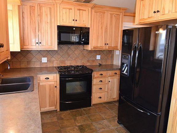 4th image of 105 Riverview D