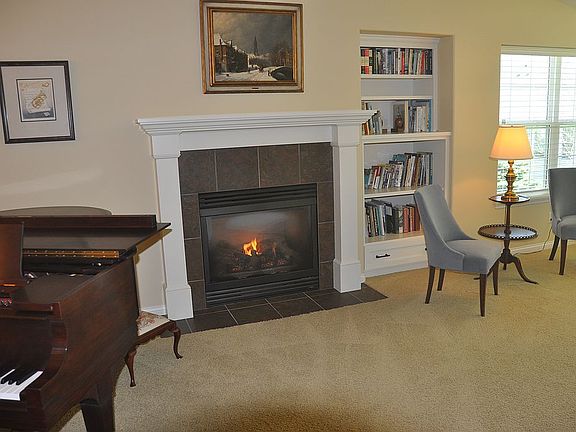 Living Room with fireplace