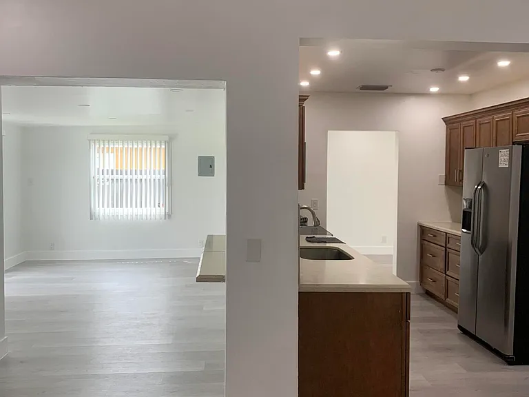 4005 NW 76th Ave — Photo 14