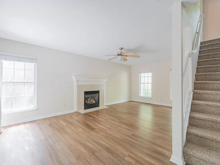 1115 E Azalea Ln — Photo 8