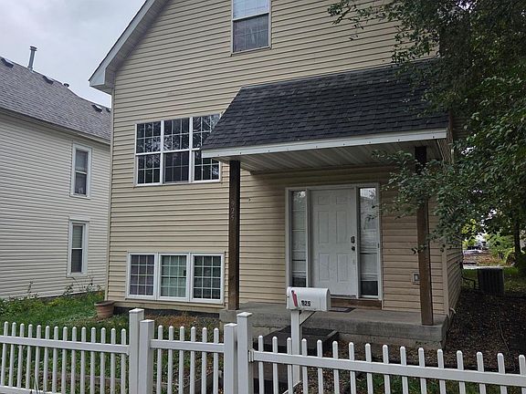 2nd image of 925 Marion St