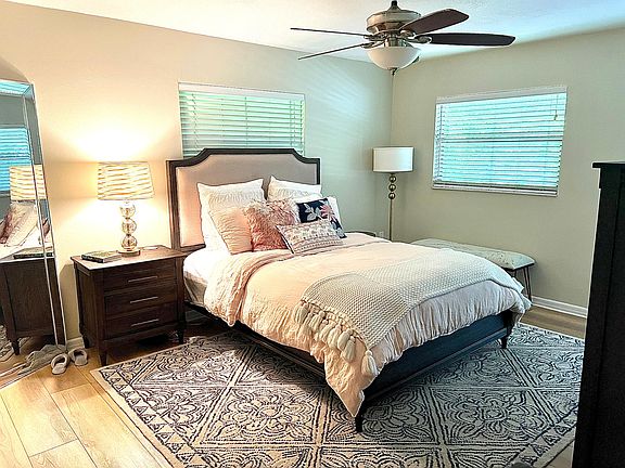 5th image of 802 N Summerlin Ave