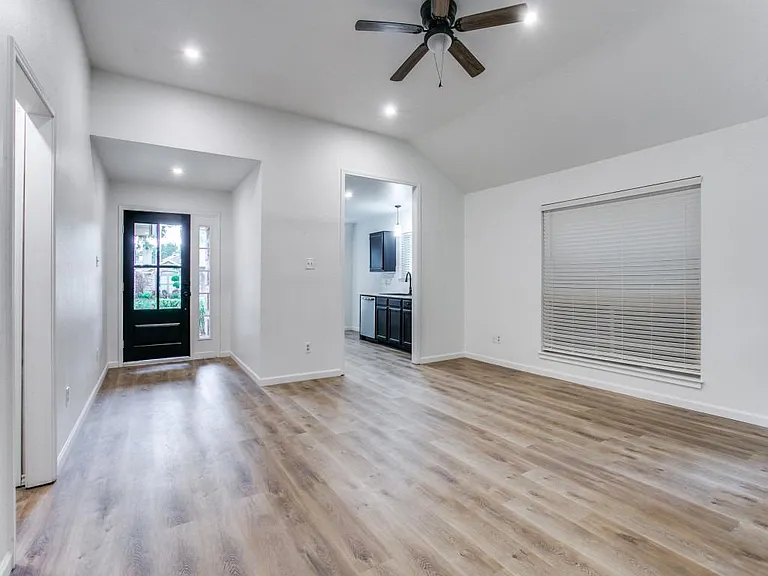 333 Banyan Dr — Photo 2