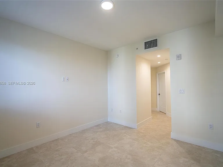 1091 Galiano St #404 — Photo 12