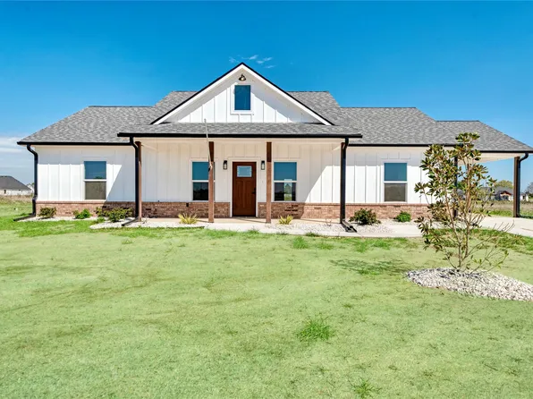 216 Private Road 33083, Sumner, TX 75486