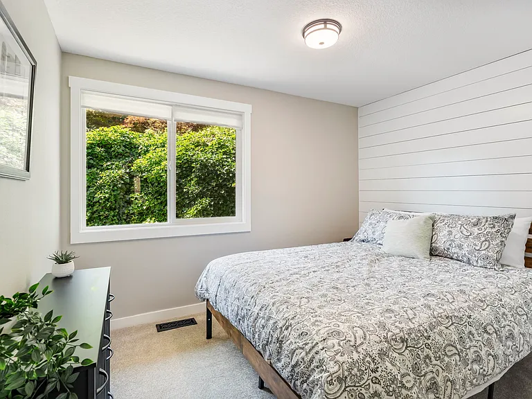 6100 Barclay St — Photo 22